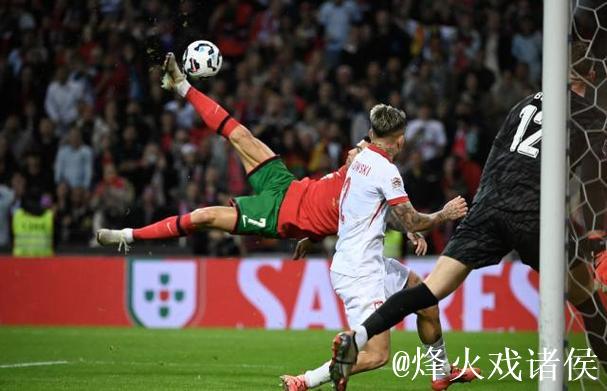 C罗梅开二度 5比1狂胜波兰 葡萄牙小组第一出线! C罗梅开二度 5比1狂胜波兰 葡萄牙小组第一出线!